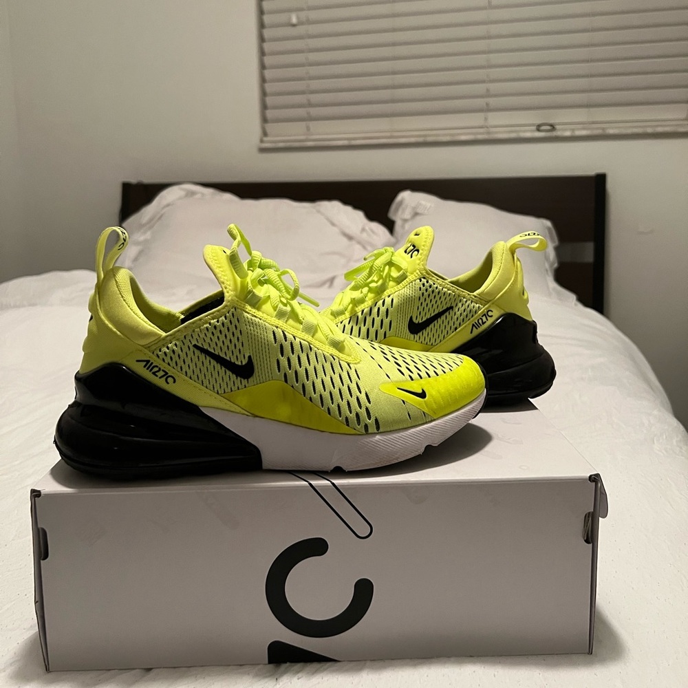 Sold out Air max 270 lime green 8.5 women